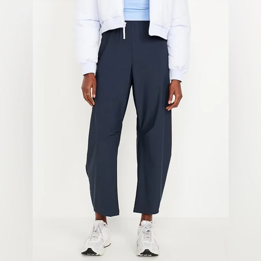 NWT! Old Navy Dusk Navy High-Waisted SleekTech Barrel Ankle Pants 662910